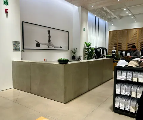 Alo Yoga — imagen 1